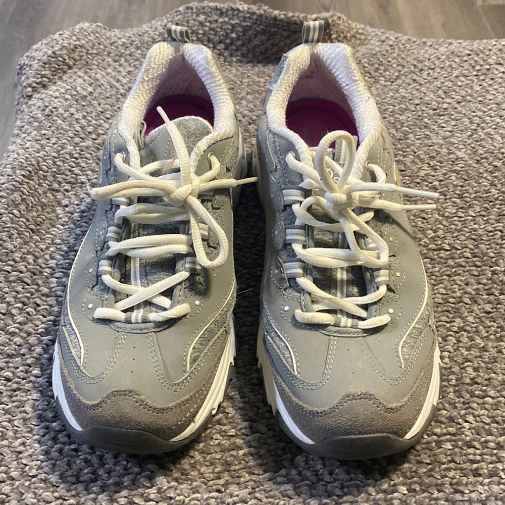 Skechers tennis shoes